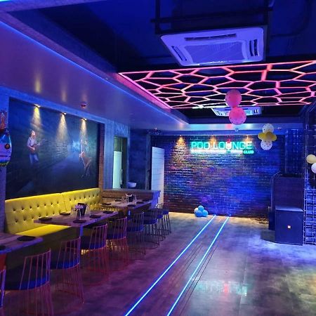 Virat Ambe Sports Club Hotel Ulhāsnagar Buitenkant foto