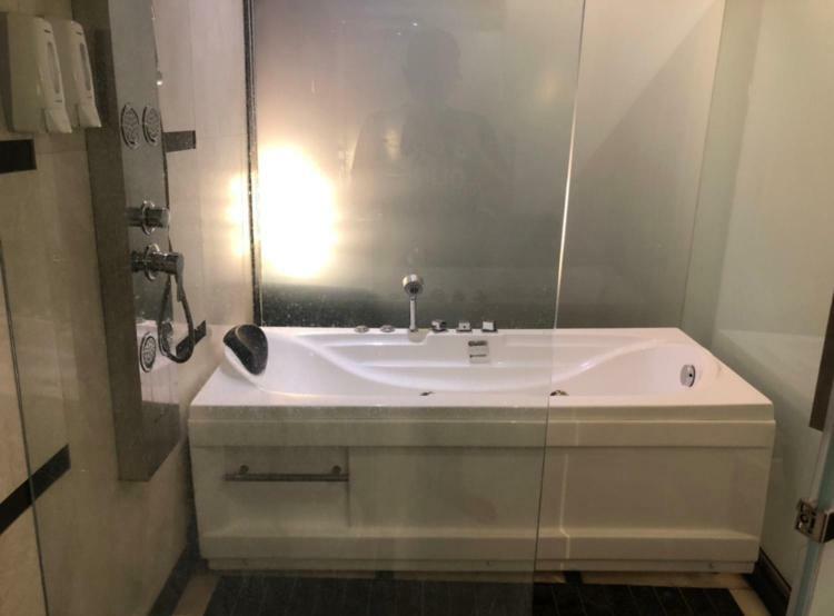 Virat Ambe Sports Club Hotel Ulhāsnagar Buitenkant foto