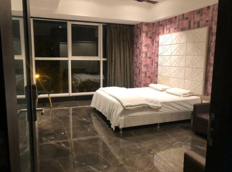 Virat Ambe Sports Club Hotel Ulhāsnagar Buitenkant foto
