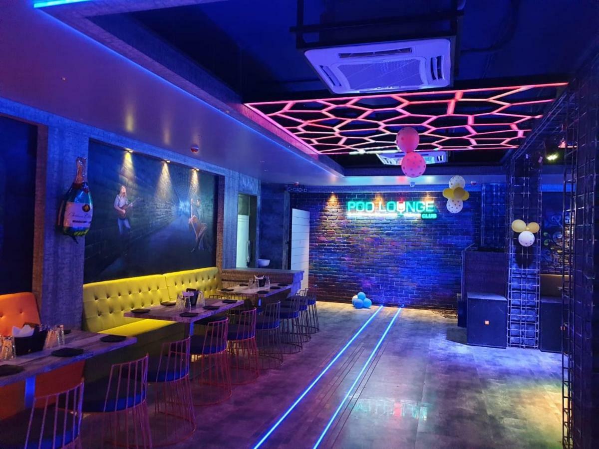 Virat Ambe Sports Club Hotel Ulhāsnagar Buitenkant foto