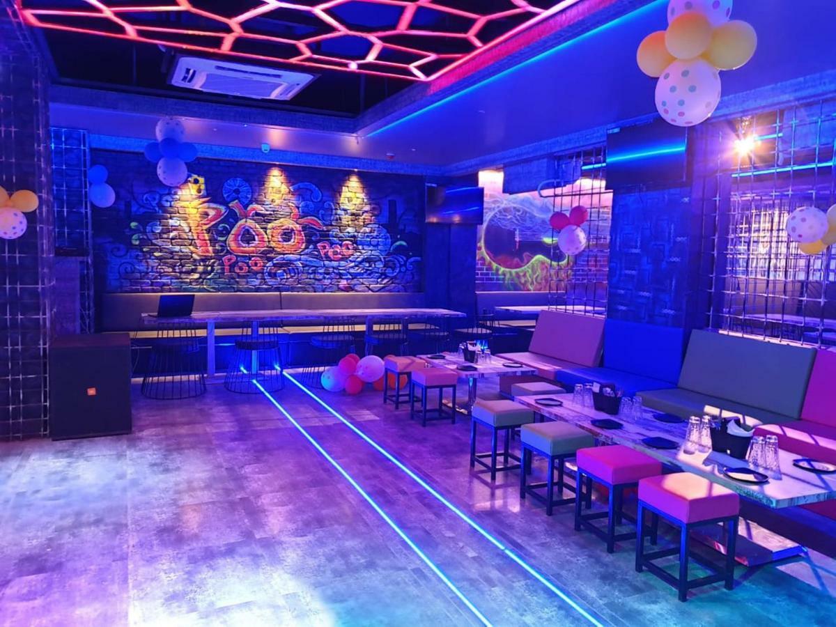 Virat Ambe Sports Club Hotel Ulhāsnagar Buitenkant foto